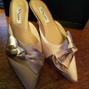 NINA TIMARA  CHAMPAGNE SATIN BOW DRESS MULES